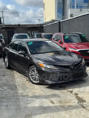 Toyota Camry XLE V6 FWD (3.5L 6cyl 8AM) 2018 Brown