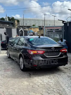 Toyota Camry XLE V6 FWD (3.5L 6cyl 8AM) 2018 Brown