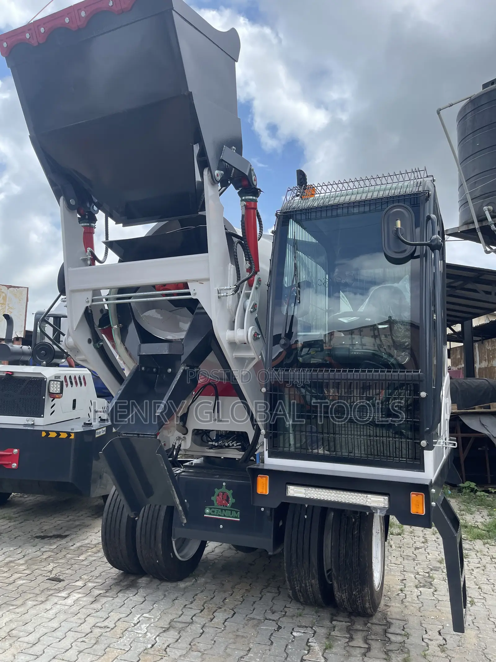 4cubic Mobile Industrial Self Load Concrete Mixer 4000l