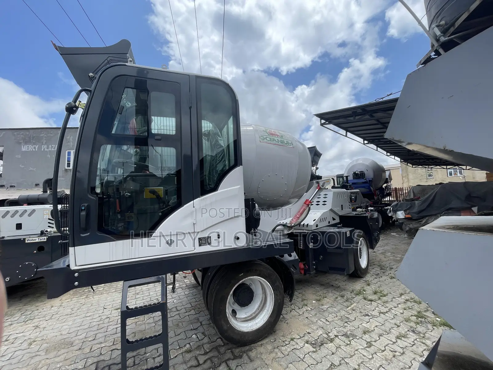 4cubic Mobile Industrial Self Load Concrete Mixer 4000l