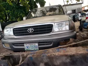 Toyota Land Cruiser 2000 Gold