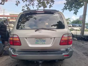 Toyota Land Cruiser 2000 Gold