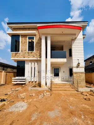 5bdrm Duplex in Ogunwenyi, Gra, Benin City for sale