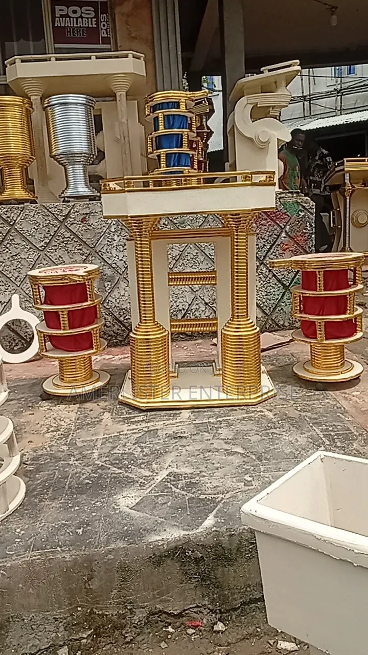 Pulpit With 2 Offering Basket