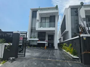 5bdrm Duplex in Ologolo for sale