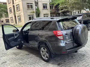 Toyota RAV4 Sport V6 4x4 2009 Gray