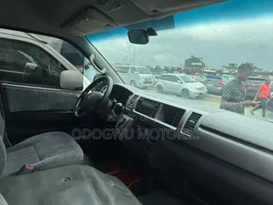 Toyota HiAce 2015 White