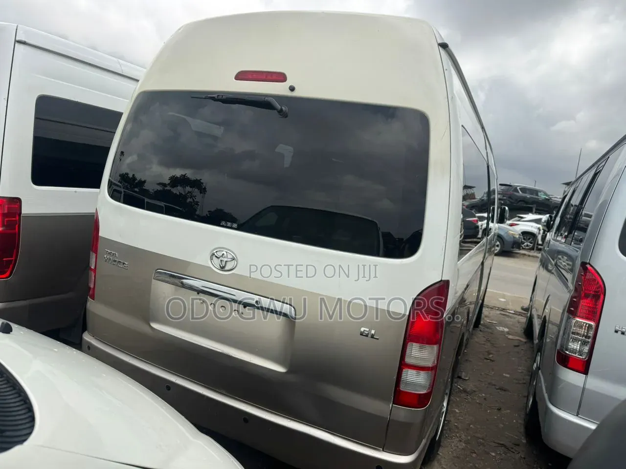 Toyota HiAce 2015 White