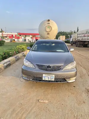 Toyota Camry 2005 Gray