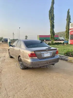 Toyota Camry 2005 Gray