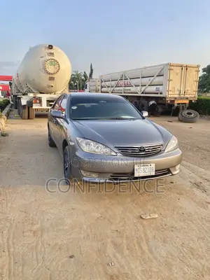 Toyota Camry 2005 Gray