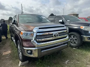 Toyota Tundra 2017 Brown