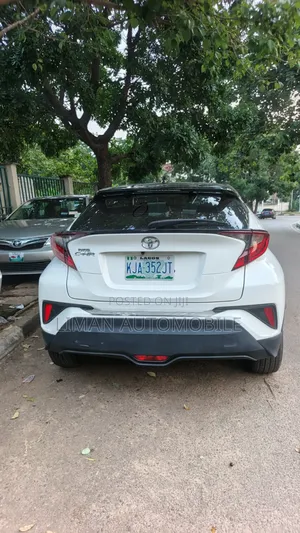 Toyota C-HR XLE FWD Sport Utility (2.0L 4cyl 2AM) 2018 White