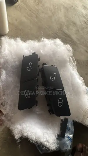 Open and Lock  Door Mat Switch Lock for Gle350 Ml350 2012/19 Model