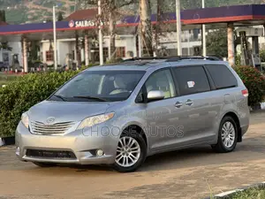 Toyota Sienna XLE FWD 8-Passenger 2013 Gray