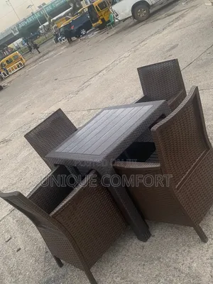 4 Seaters Outdoor Rattan Table With 4 Chairs