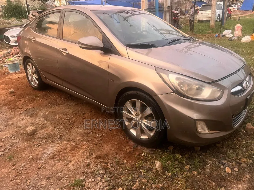 Hyundai Accent 2013 Brown