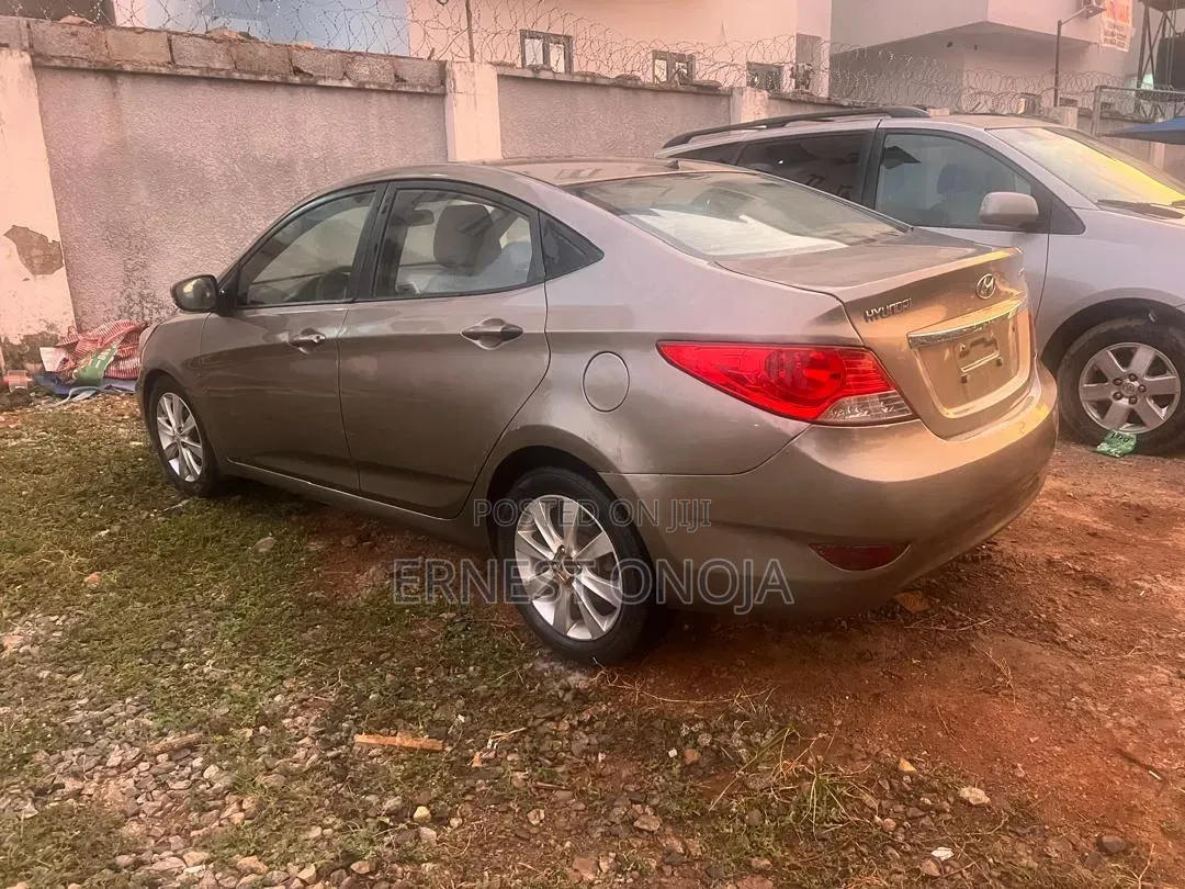 Hyundai Accent 2013 Brown