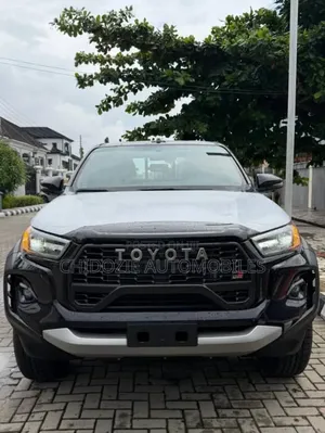 Toyota Hilux 2025 Black