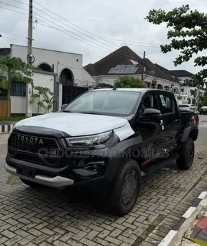 Toyota Hilux 2025 Black