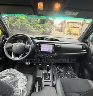 Toyota Hilux 2025 Black
