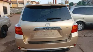 Toyota Highlander 2010 Gold