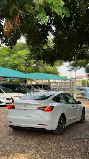 Tesla Model 3 2022 White