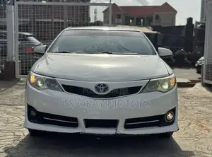Toyota Camry SE 4dr Sedan (2.5L 4cyl 6A) 2013 White