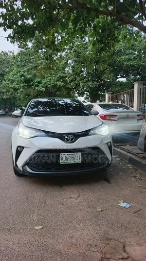 Toyota C-HR XLE FWD 2020 White