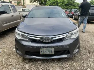 Toyota Camry XLE V6 4dr Sedan (3.5L 6cyl 6A) 2013 Gray