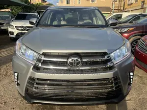 Toyota Highlander XLE 4x4 V6 (3.5L 6cyl 8A) 2017 Silver