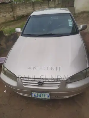 Toyota Camry LE V6 4dr Sedan (3.0L 6cyl 4A) 2000 Gold