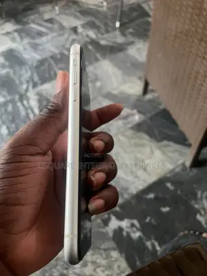 Apple iPhone XR 64 GB White
