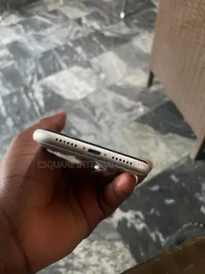 Apple iPhone XR 64 GB White