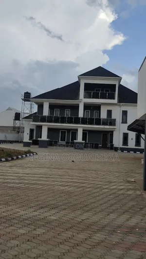 5bdrm Duplex in Jos for sale