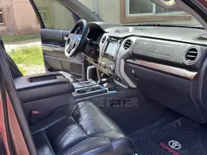 Toyota Tundra Limited 5.7L V8 4x4 Double Cab 6.6 ft. box 145.7 in. WB