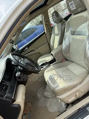 Toyota Camry XLE 4dr Sedan (2.5L 4cyl 6A) 2013 White
