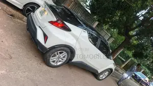 Toyota C-HR XLE FWD 2020 White