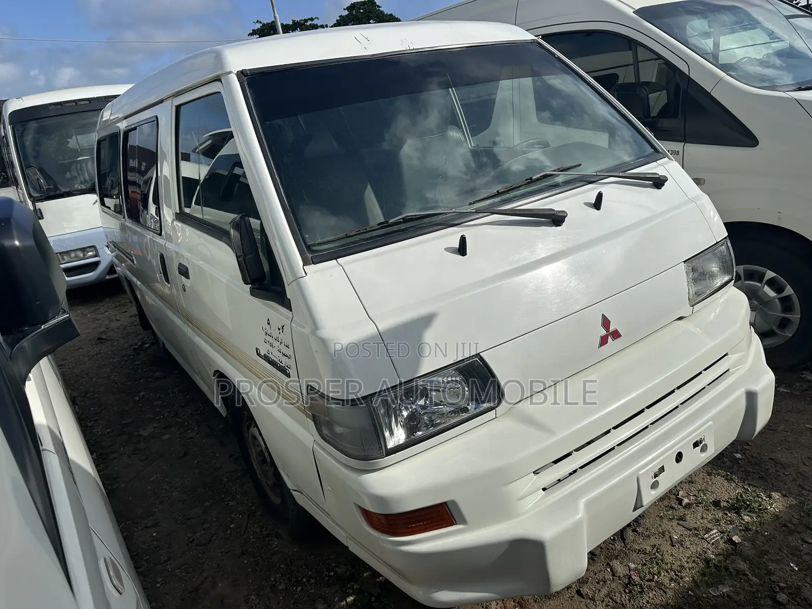 Mitsubishi L300 2005 White