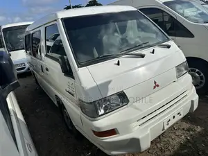Mitsubishi L300 2005 White