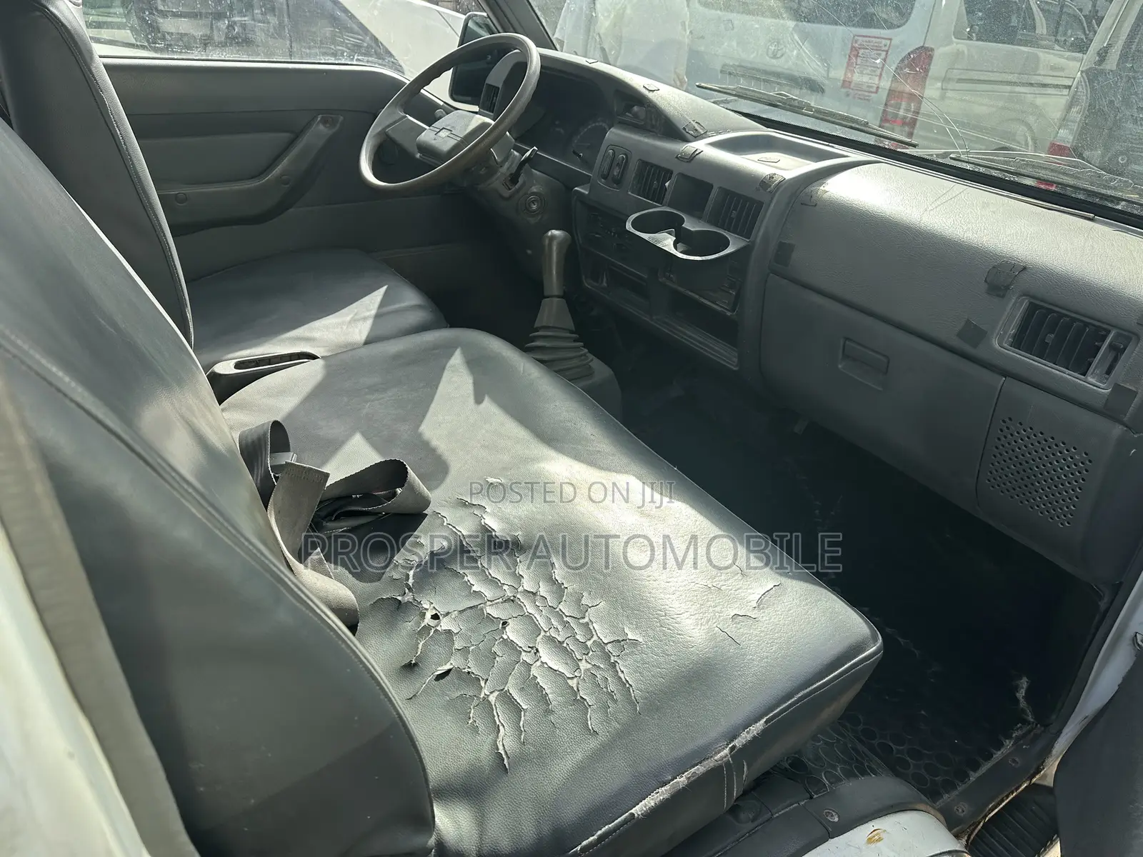 Mitsubishi L300 2005 White