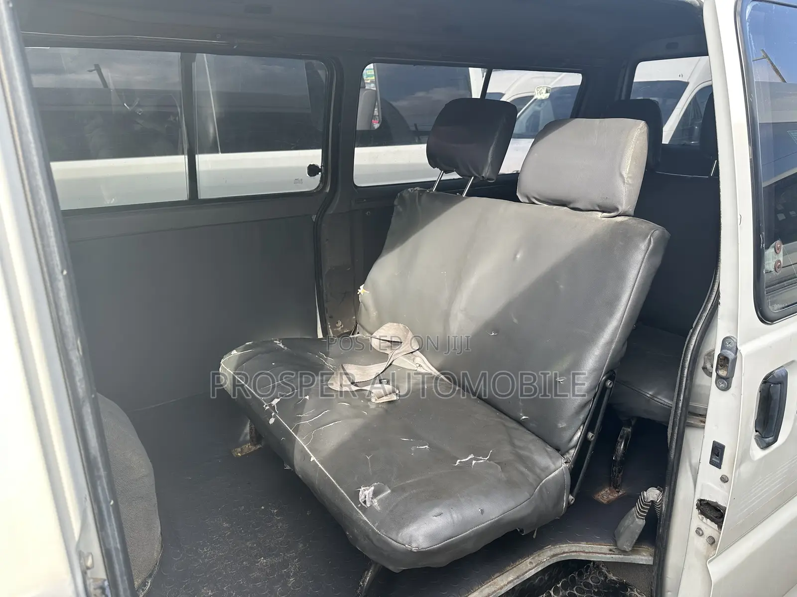 Mitsubishi L300 2005 White