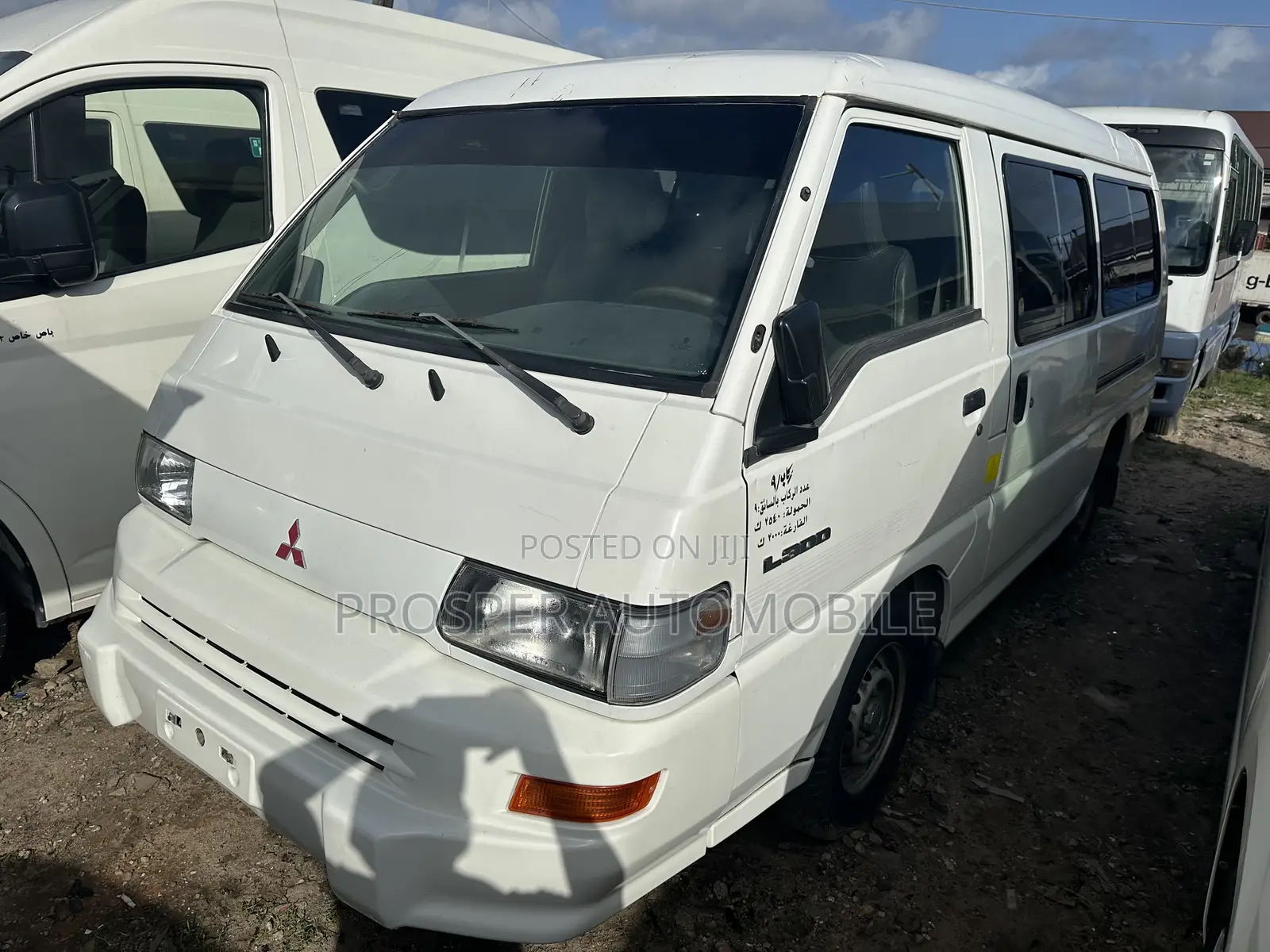 Mitsubishi L300 2005 White