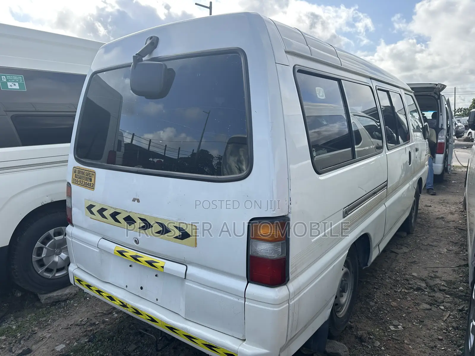 Mitsubishi L300 2005 White