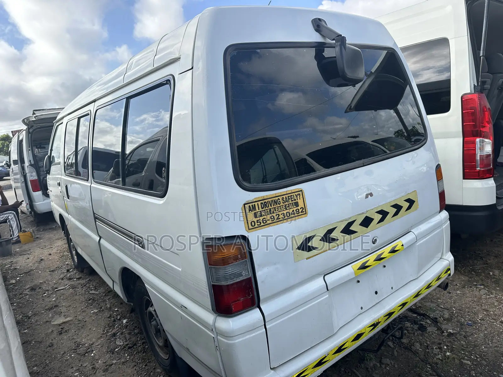 Mitsubishi L300 2005 White