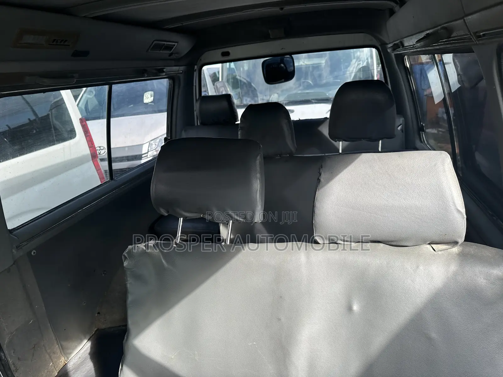 Mitsubishi L300 2005 White
