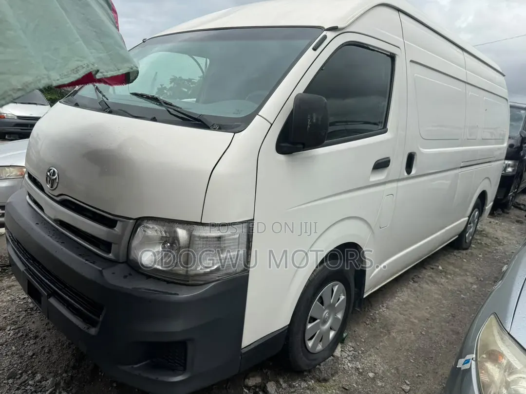 Toyota HiAce 2015 White