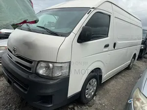 Toyota HiAce 2015 White