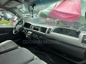Toyota HiAce 2015 White