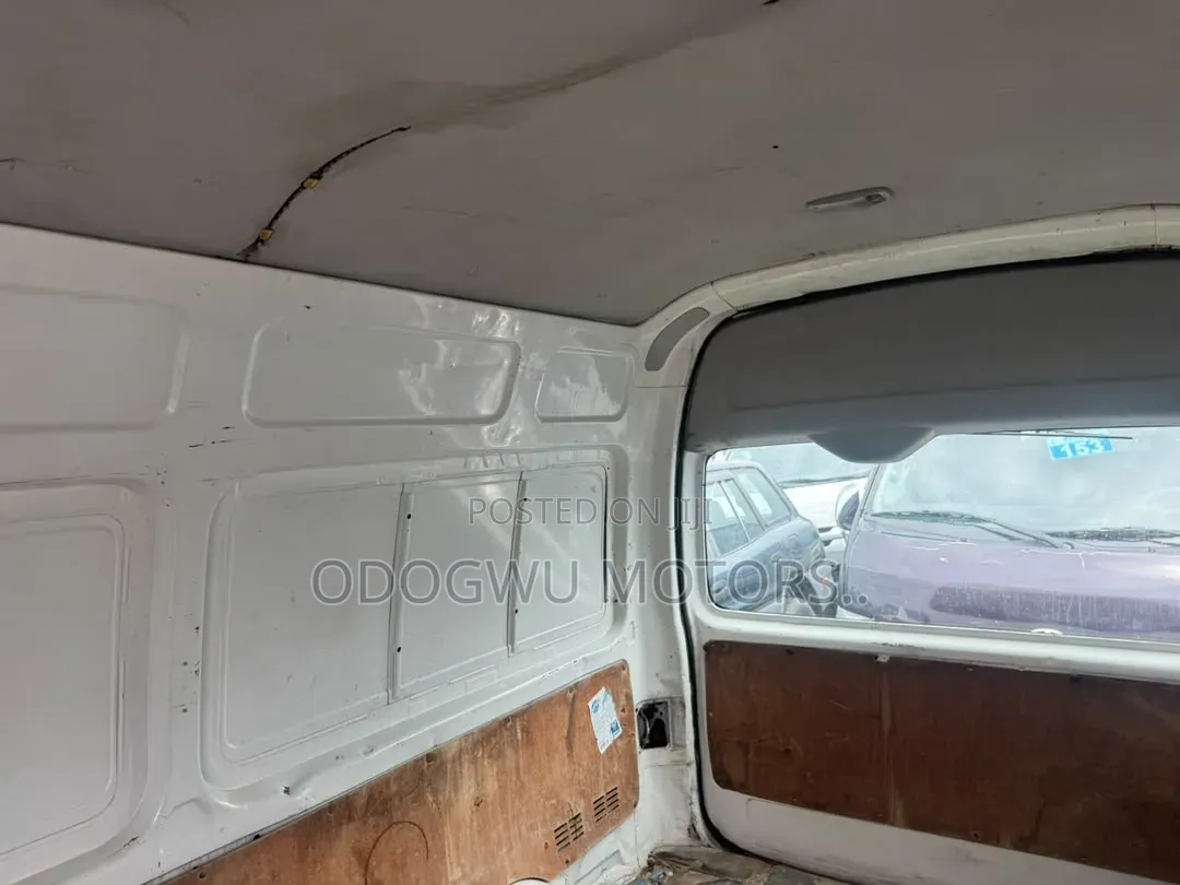 Toyota HiAce 2015 White